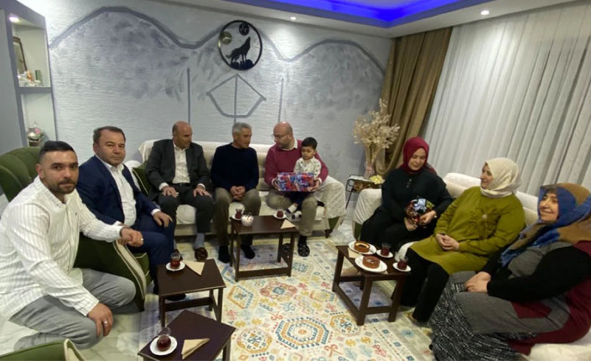 Şehidimizin Emanetleri Başımızın Tacı, Dava B&uuml;y&uuml;klerimiz Yol Rehberimizdir