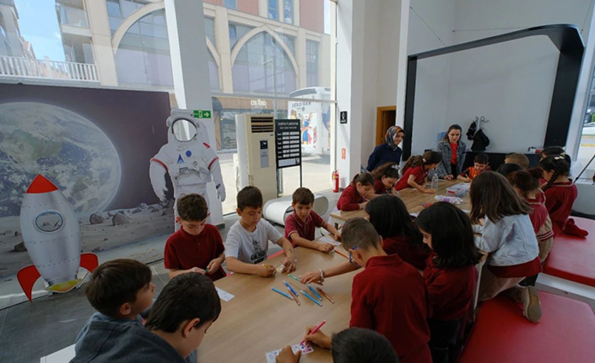 Serdivan&rsquo;da Minik &Ouml;ğrenciler Planetaryum ile Uzay Yolculuğuna &Ccedil;ıktı