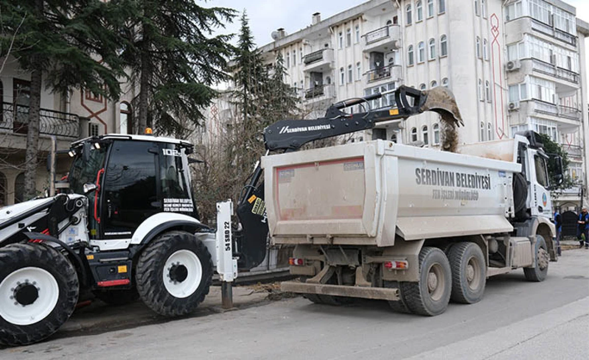 Serdivan&rsquo;da Otopark Hamlesi: Yeni Durak İstiklal Mahallesi
