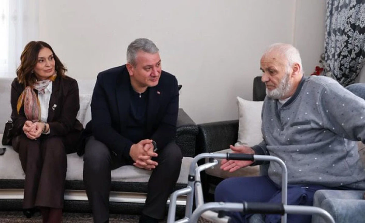 Serdivan&rsquo;da Yaşlılar Haftası&rsquo;nda Anlamlı Ziyaret