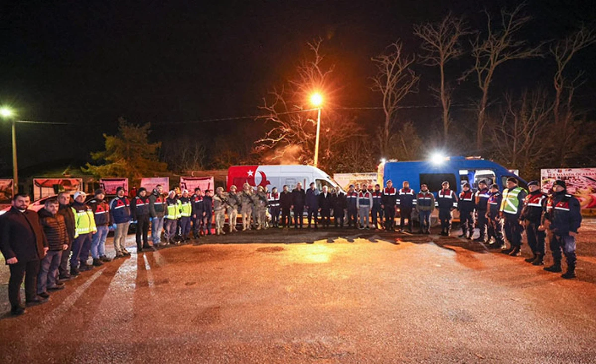 Serdivan&rsquo;da Yeni Yıl Mesaisi: Belediye Ekipleri ve G&uuml;venlik G&uuml;&ccedil;lerine Moral Ziyareti