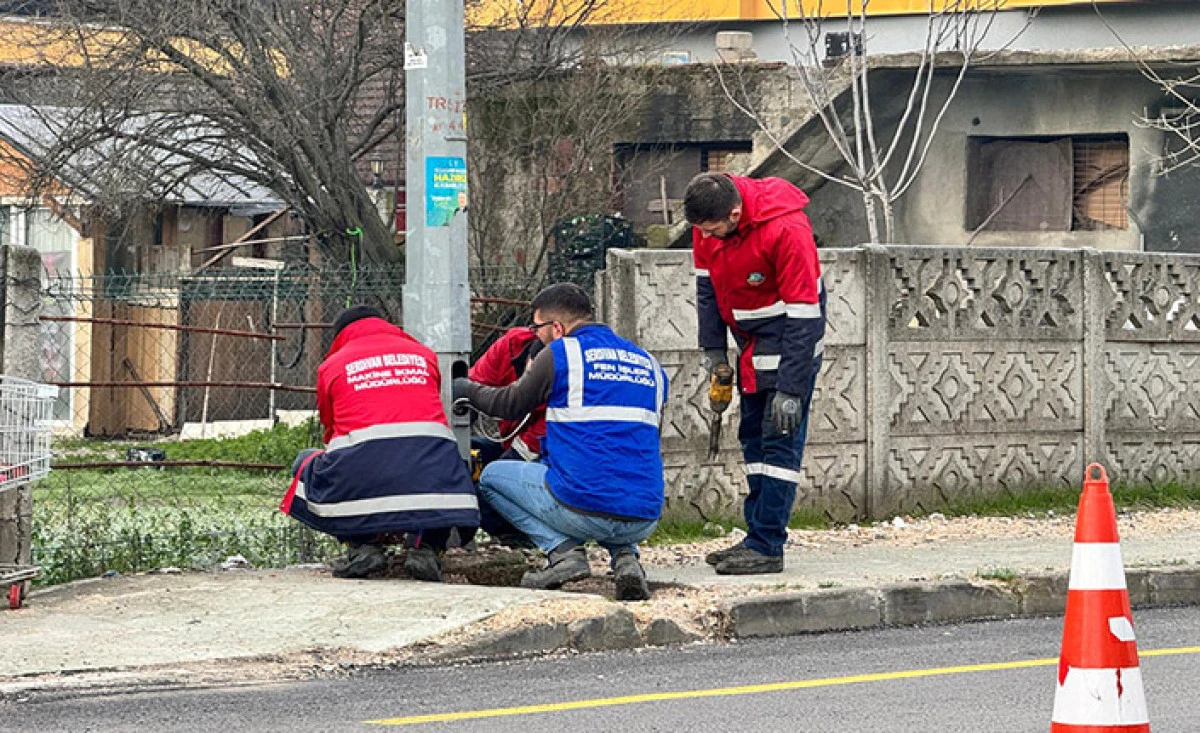 Serdivan&rsquo;da Yol ve Aydınlatma &Ccedil;alışmaları Aralıksız S&uuml;r&uuml;yor