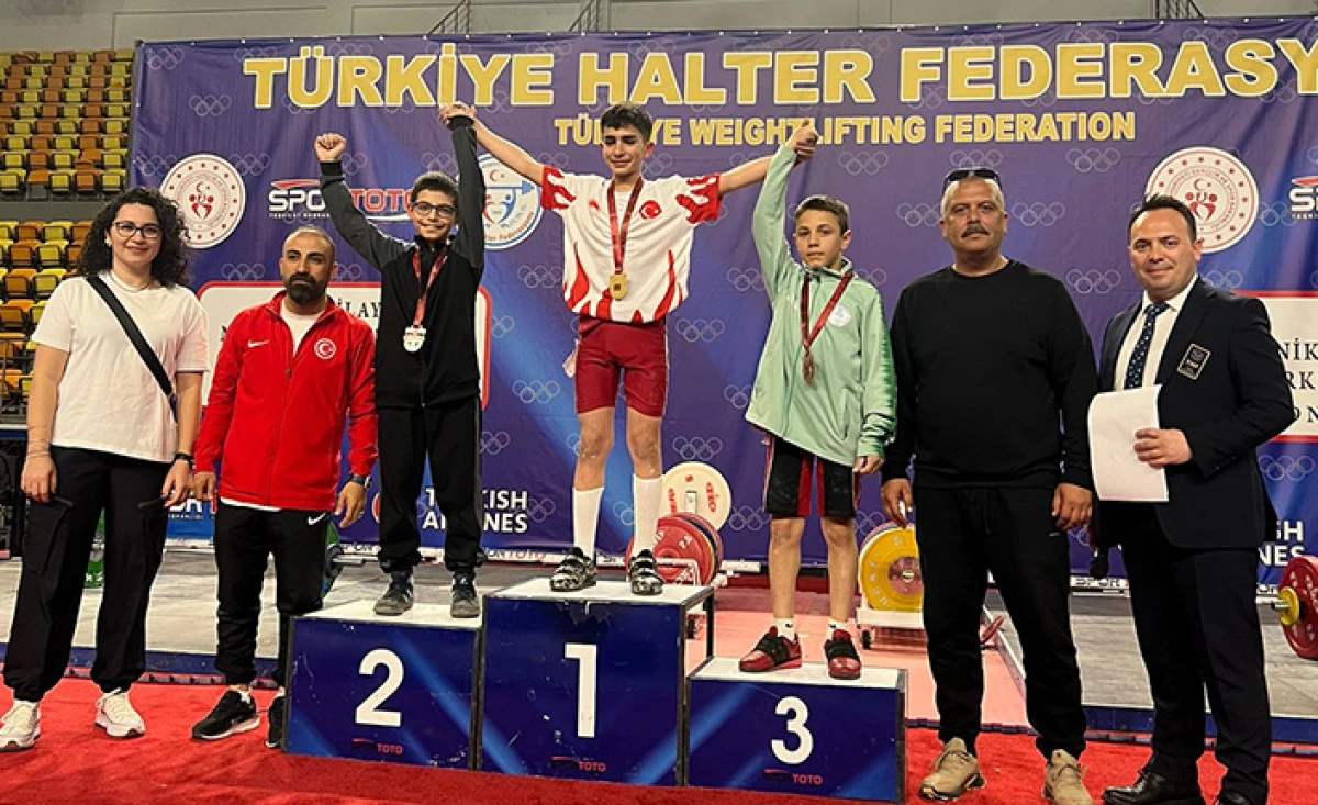 Serdivanlı Halterci T&uuml;rkiye İkincisi Oldu