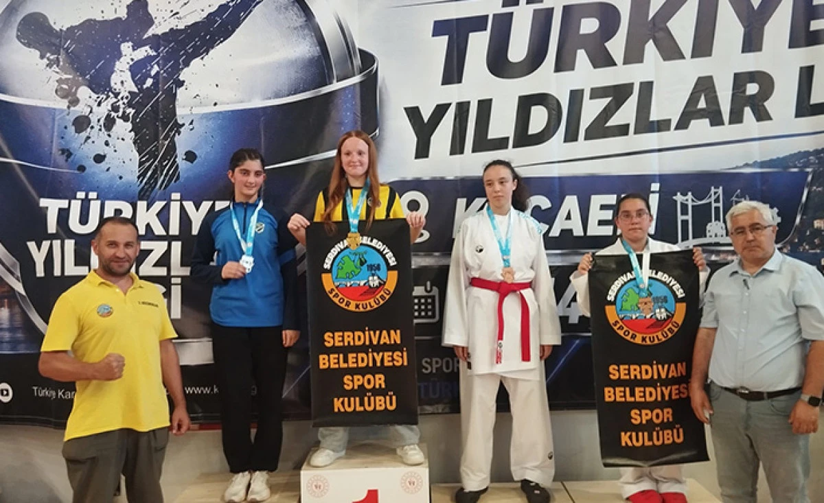 Serdivanlı Karatecilerden Darıca&rsquo;da Madalya Yağmuru