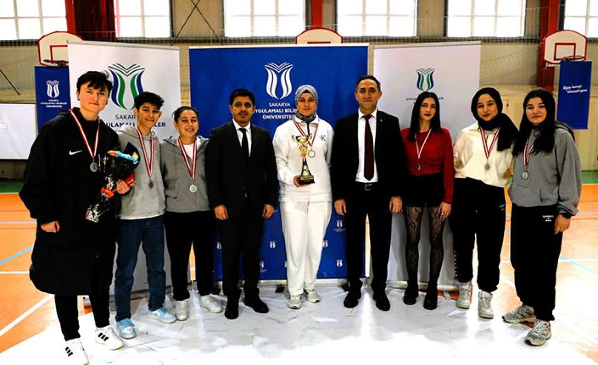 SUB&Uuml;&rsquo;de Ayak Tenisi Ve Futsal Turnuvaları Tamamlandı