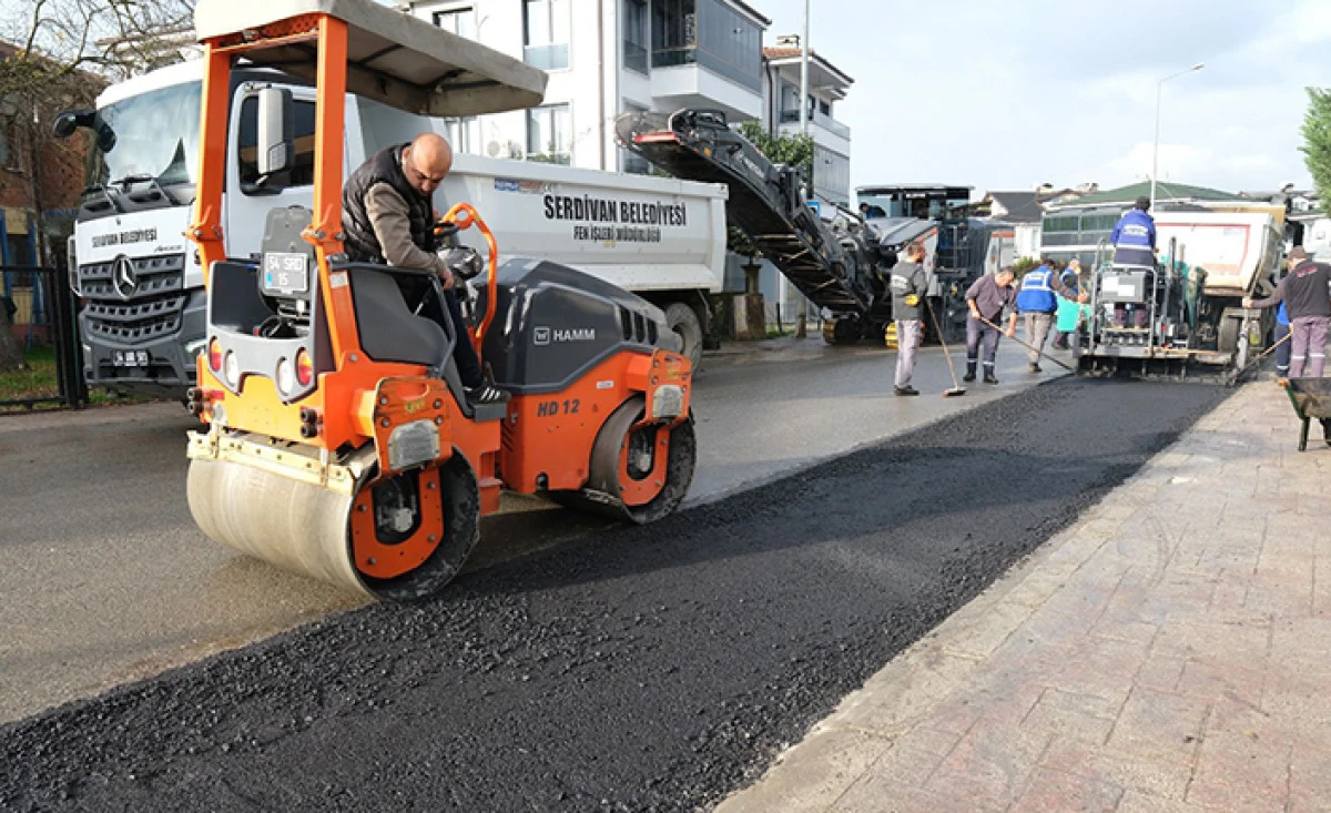 Süleyman Binek Caddesi’nde Asfalt Mesaisi