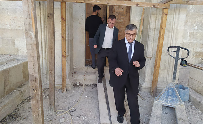 Taraklı İlçe Müftüsü İhsan Kurt, Tarihi Yunuspaşa Camii'nde Restorasyon Çalışmalarını İnceledi