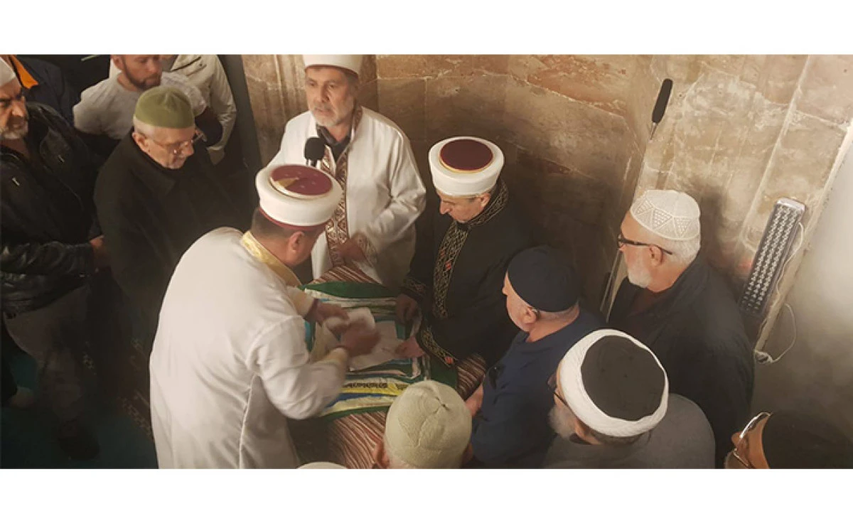 Taraklı&rsquo;da Kadir Gecesi&rsquo;nde Sakal-ı Şerif Ziyarete A&ccedil;ıldı