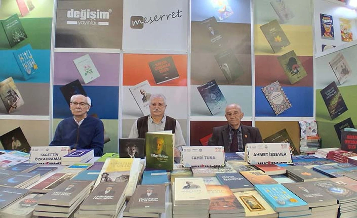 Taraklılı Yazar ve Şairler Serdivan Kitap Fuarı&rsquo;nda Yoğun İlgi G&ouml;rd&uuml;