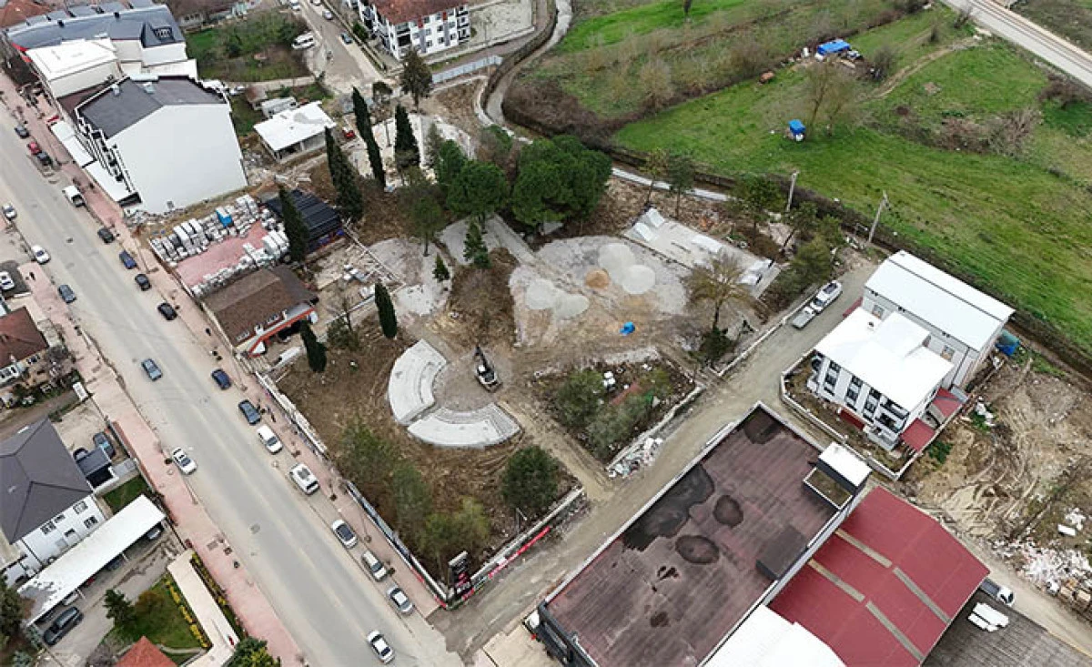 Trambolinler, 3 Pota Basket Sahası Ve Kaykay Pisti