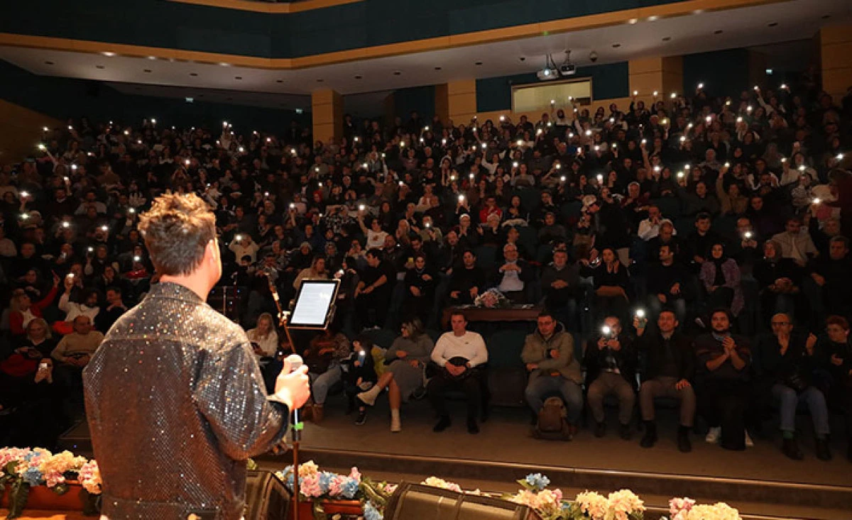 T&uuml;rk Rock M&uuml;ziğinin Efsaneleri Unutulmaz Bir Konserle Anıldı