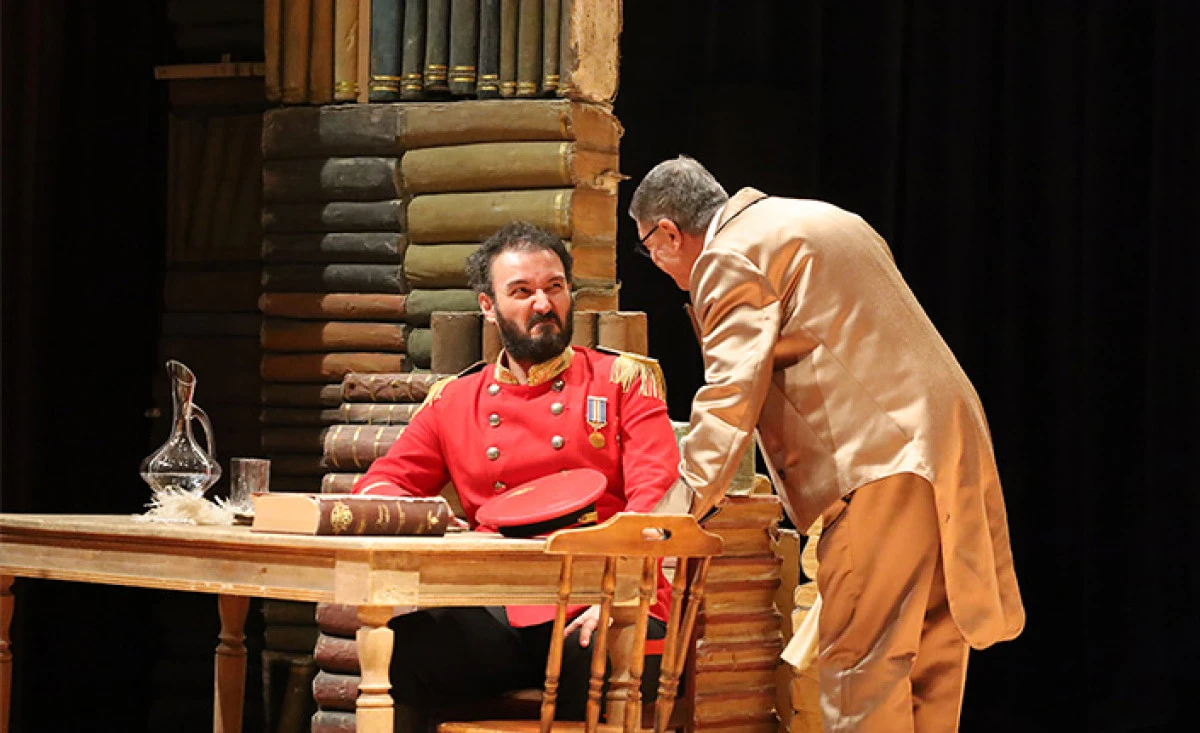 Usta oyuncular sahnedeydi: &Ccedil;ehov Kabare&rsquo;ye yoğun ilgi