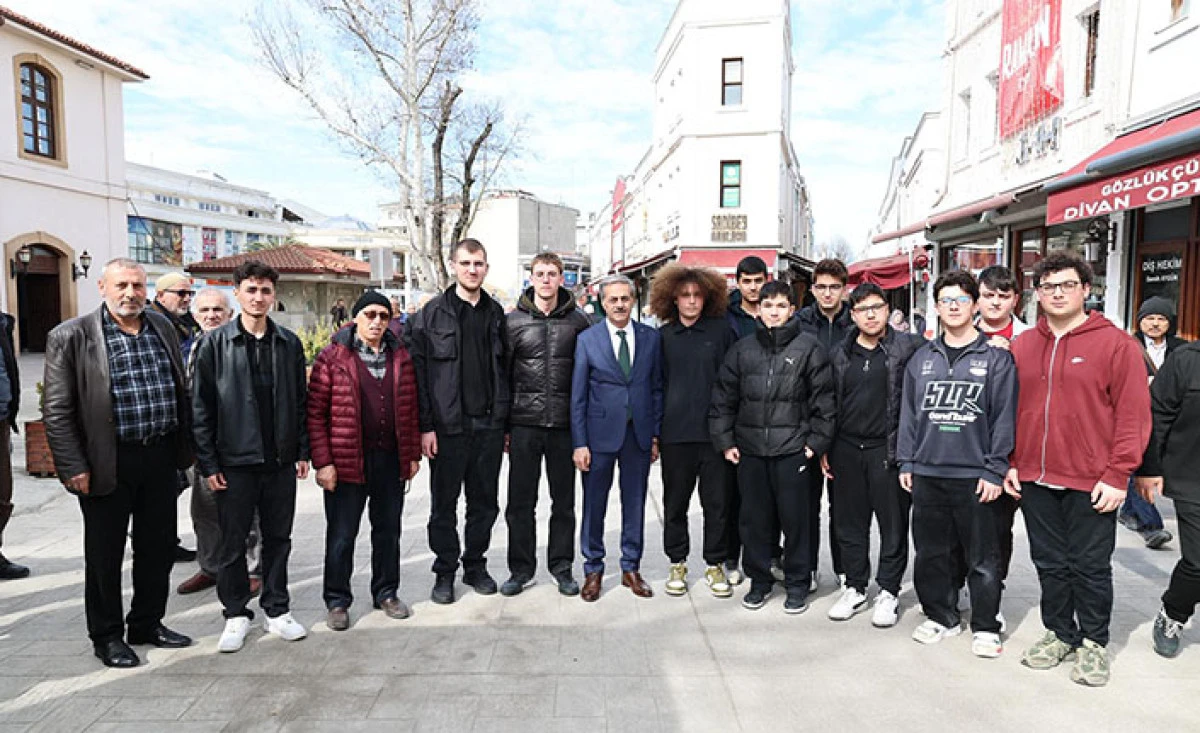 Vatandaşlarla Kucaklaştı, Talepleri Dinledi, Ramazan Ayını Tebrik Etti